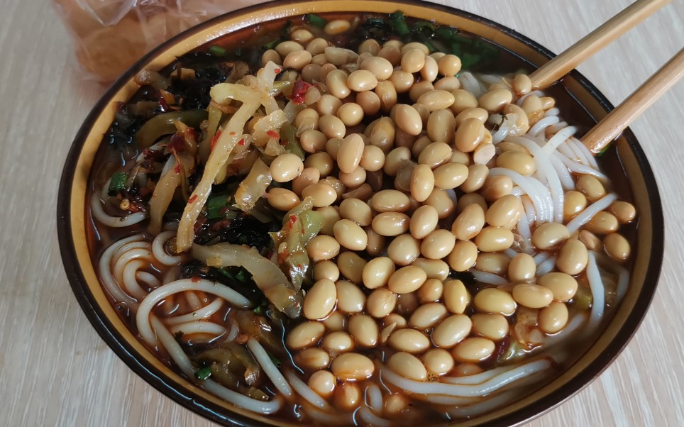 鹰潭西门桥洞特色黄豆粉小时候就在这吃本地人基本上都吃过