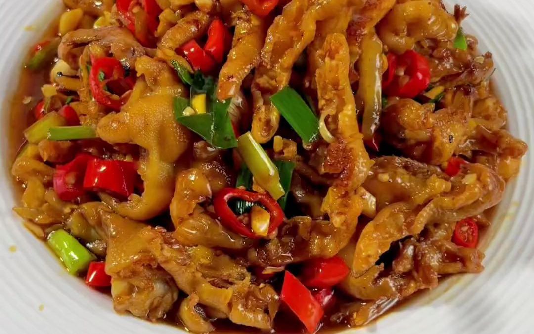 作为湖南的辣妹子,这道爆炒无骨鸡爪是我的拿手菜!