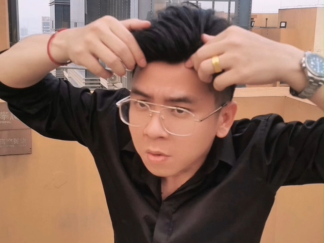 风吹假发,我依然风采依旧.