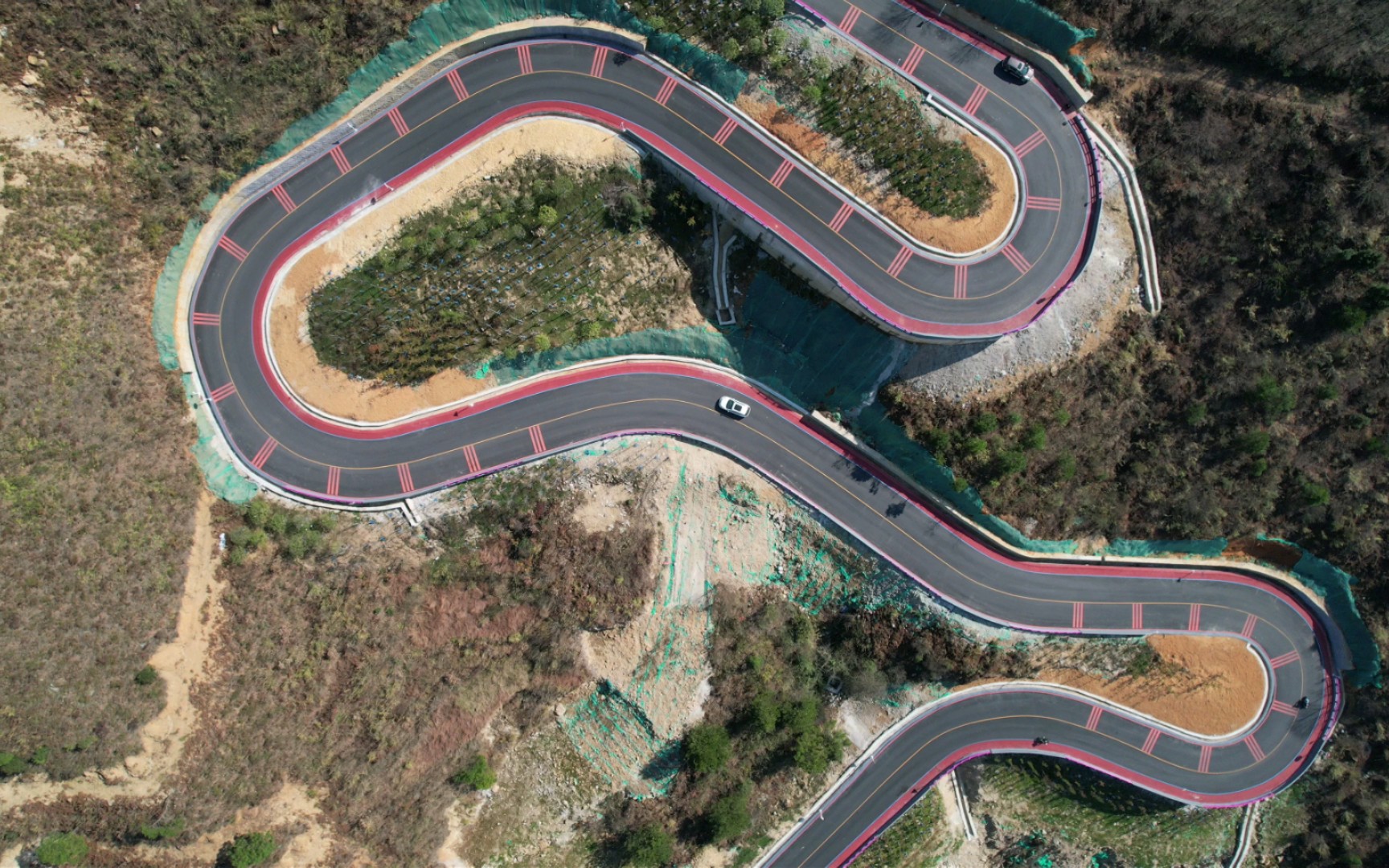 贵阳高坡"彩虹公路"