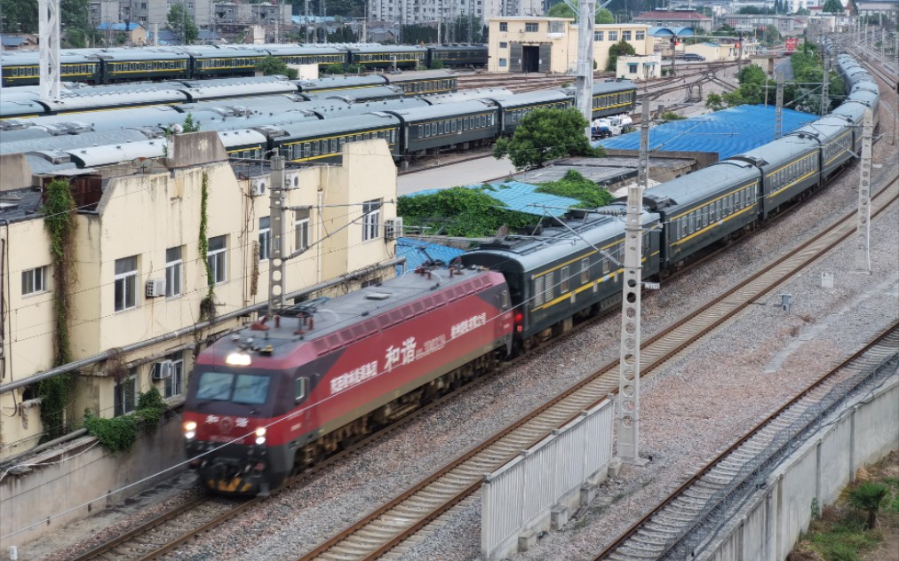 中国准高速客运干线机车-和谐hxd3d