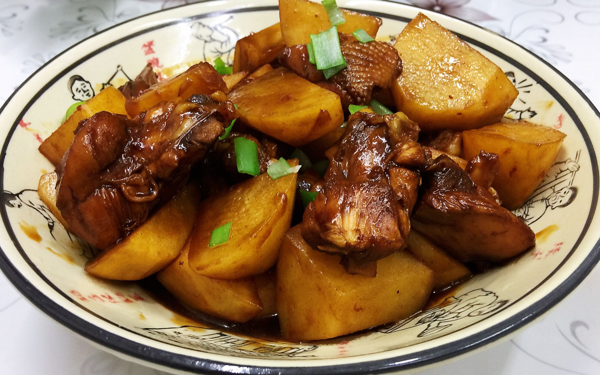 鸡块炖土豆的做法,土豆软烂,鸡肉鲜嫩,看一遍就能学会