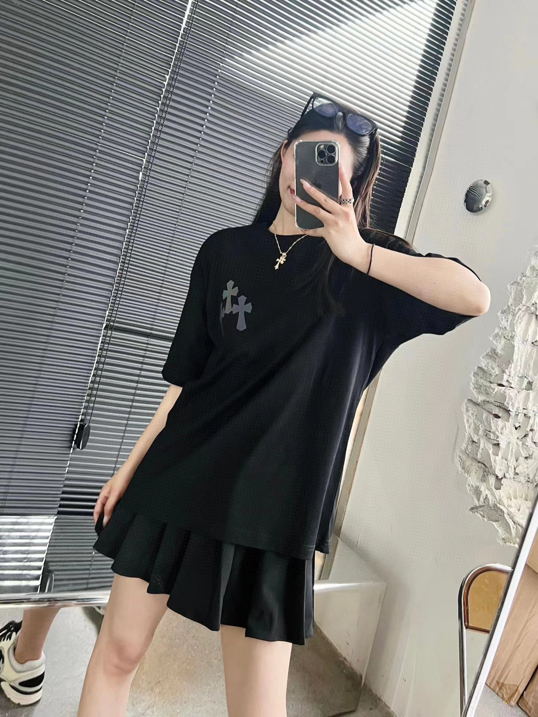 潮牌时尚穿搭分享 chrome hearts/克罗心 22ss 十字反光镭射印花短袖