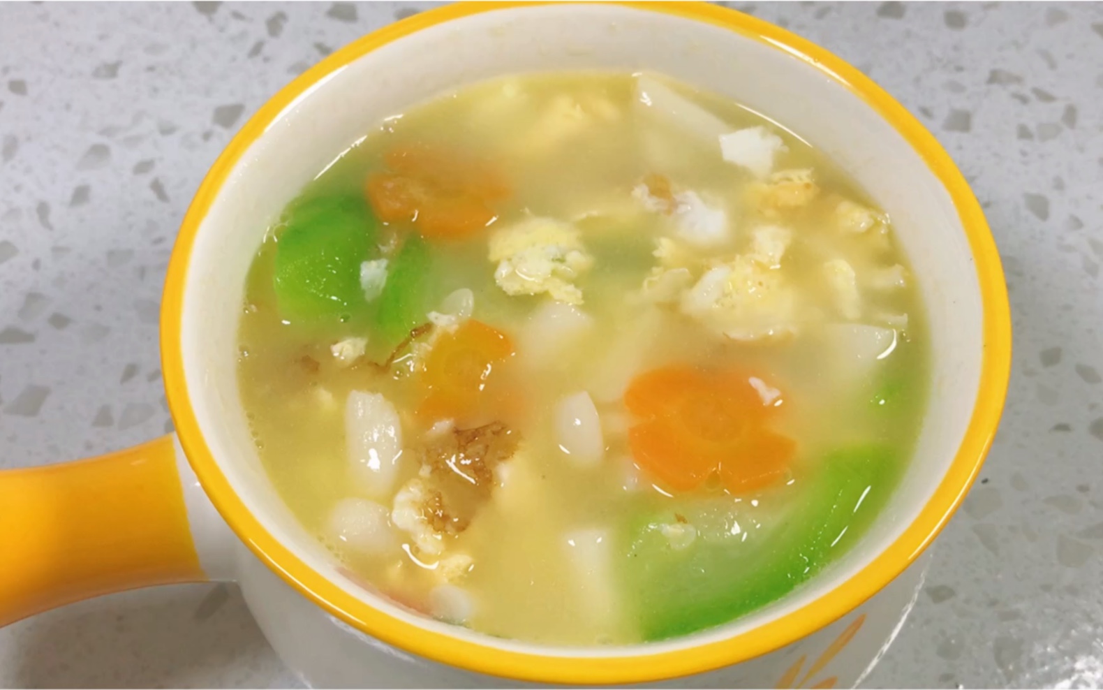 一道快手鸡蛋丝瓜汤,秋丝瓜甜滋滋,好吃还减脂哟