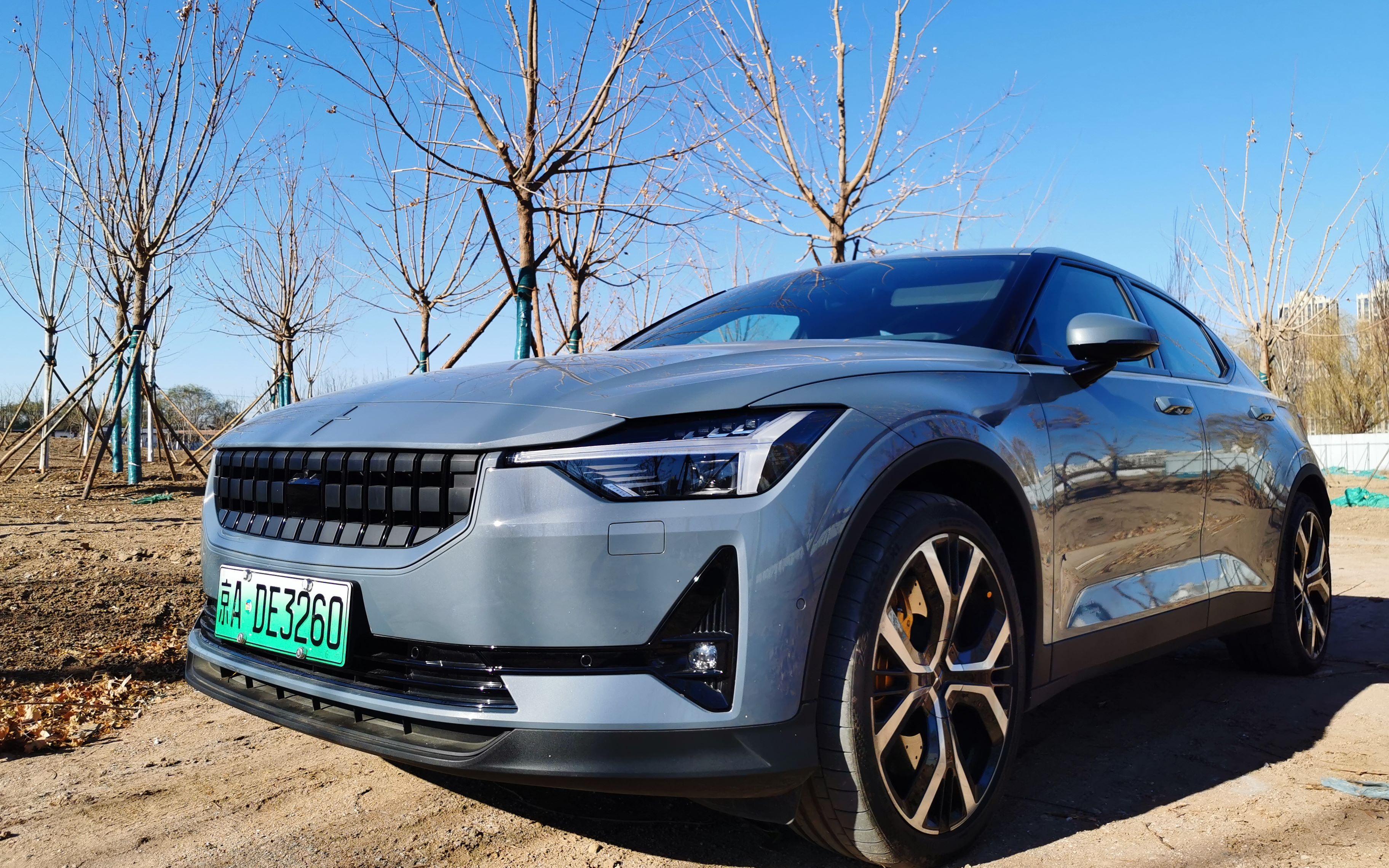 电驹哥实测极星2北欧风情电动汽车香不香