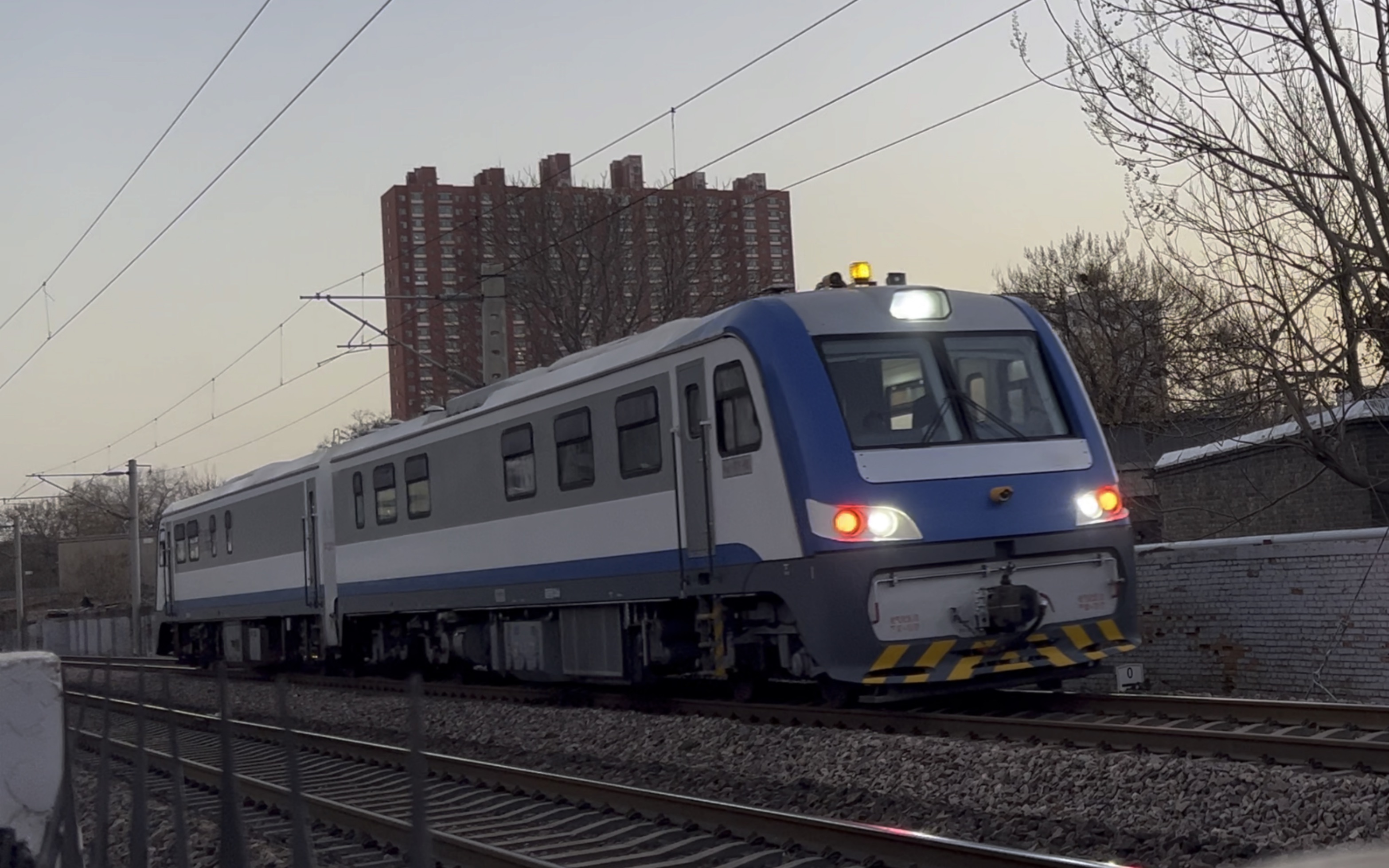 太原工务段gtc-80ii型钢轨探伤车慢速通过.