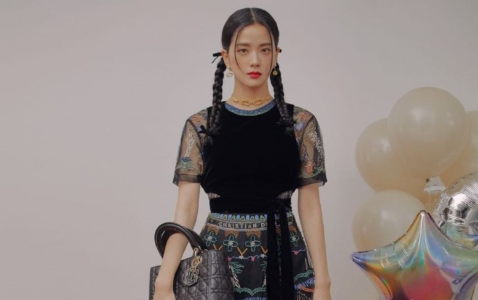 blackpink 《lovesick girls》人气歌谣舞台版,这场的打歌服四个人都