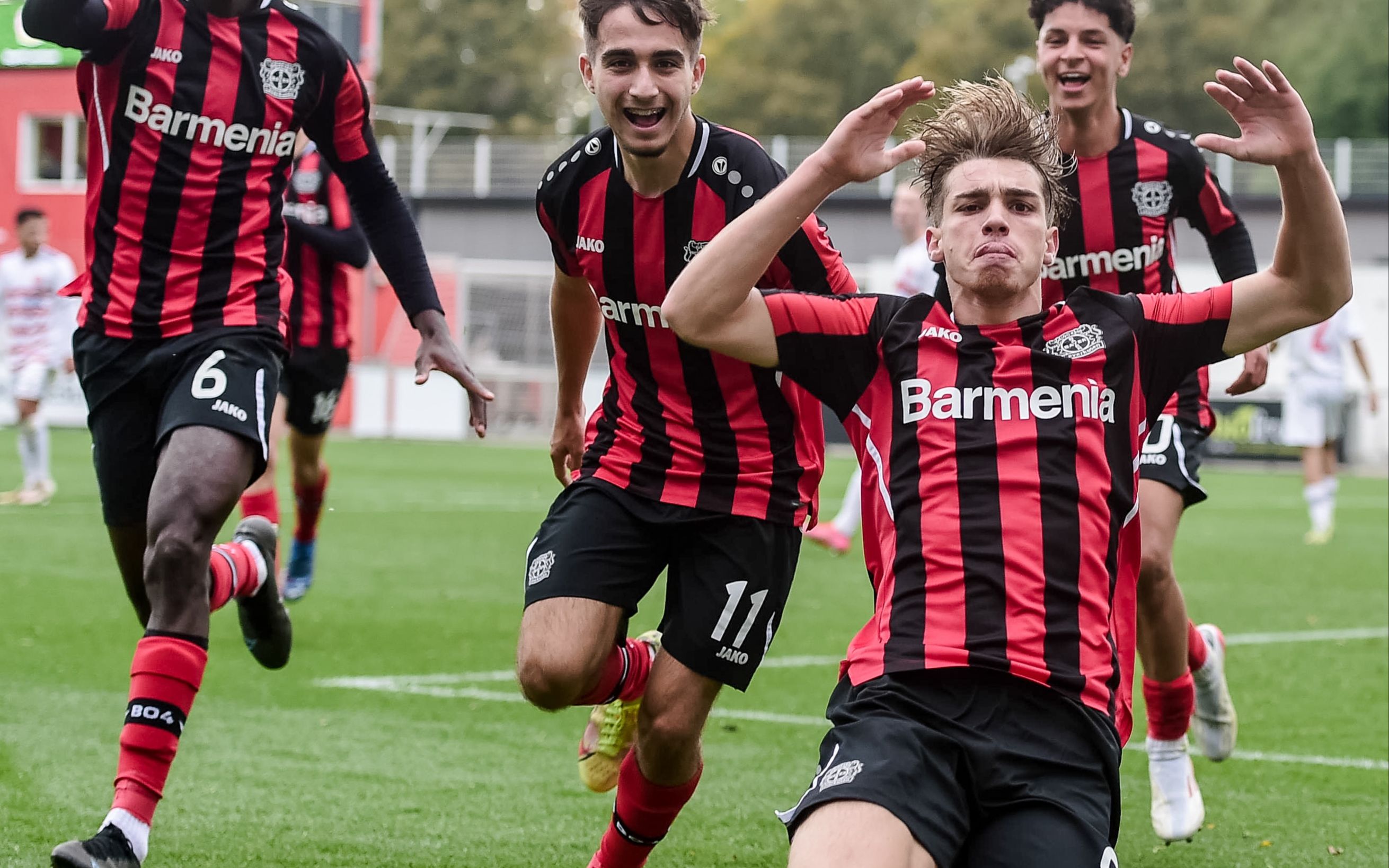 勒沃库森队史最年轻出场球员——伊戈尔·布拉沃集锦