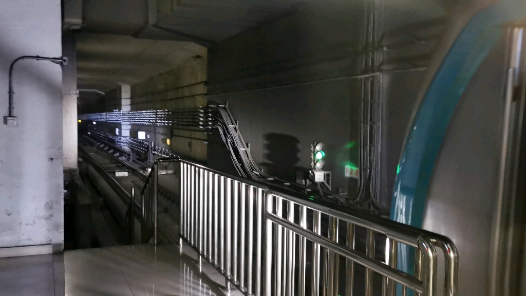 (真·一路火花带闪电)某年某月某日北京地铁4号线某列车公益西桥3道回