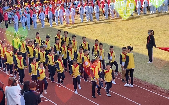 魔都三年级小学生 学校运动会开幕式入场 呆萌小蜜蜂们哔哩哔哩bilibili