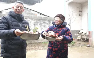 Descargar video: 年味越来越浓，小罗用时6个小时，1个大猪头卤出2大盆肉，真香