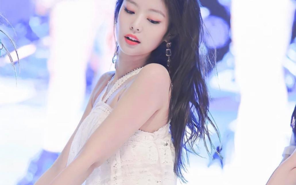 jennie竖屏直拍一字领吊带这场直接封神