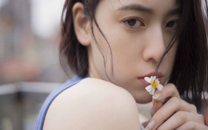 说好不哭mv女主三吉彩花最新性感写真