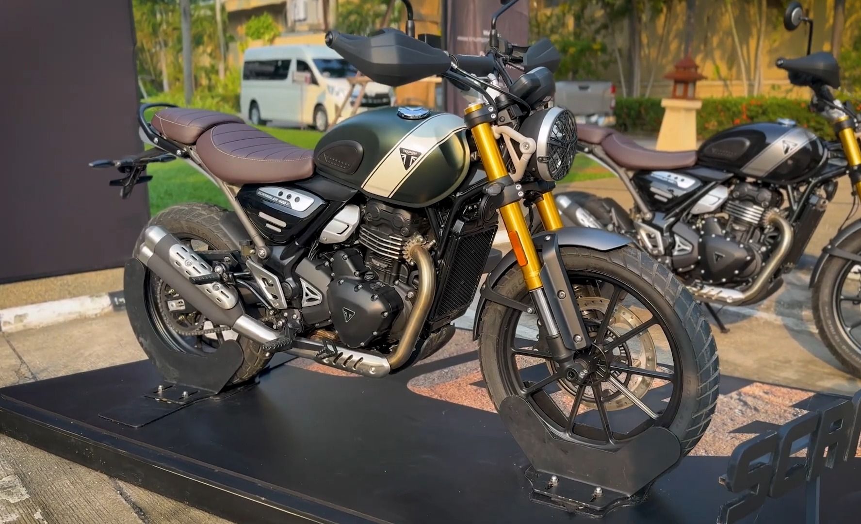 2024 triumph scrambler 400x review scrambling in thailand!