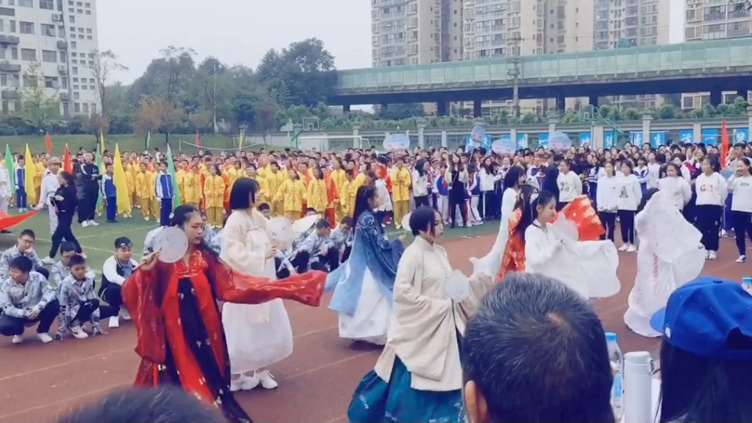 [图]运动会上汉服表演