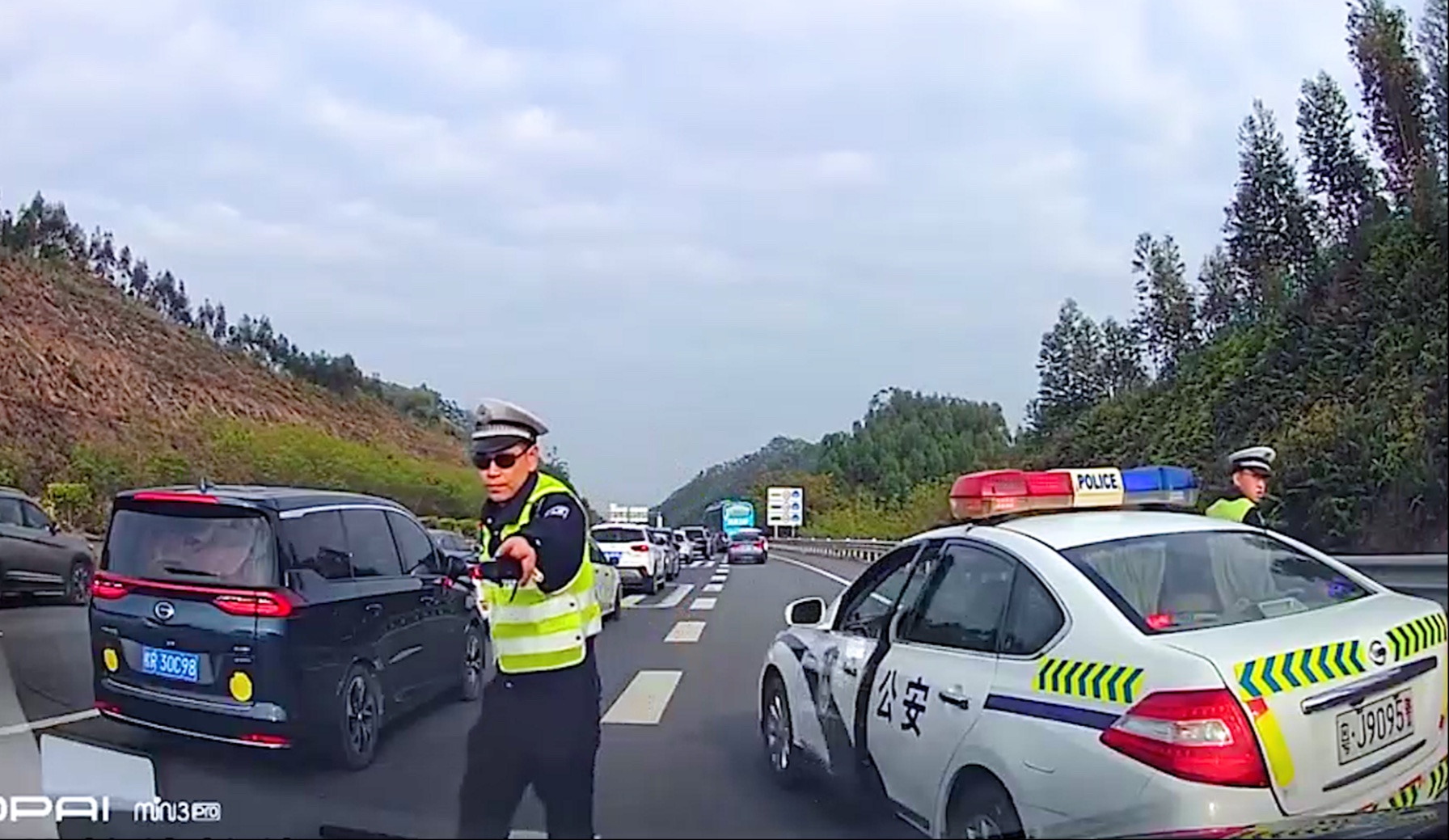 叔叔现场执法，结局大快人心