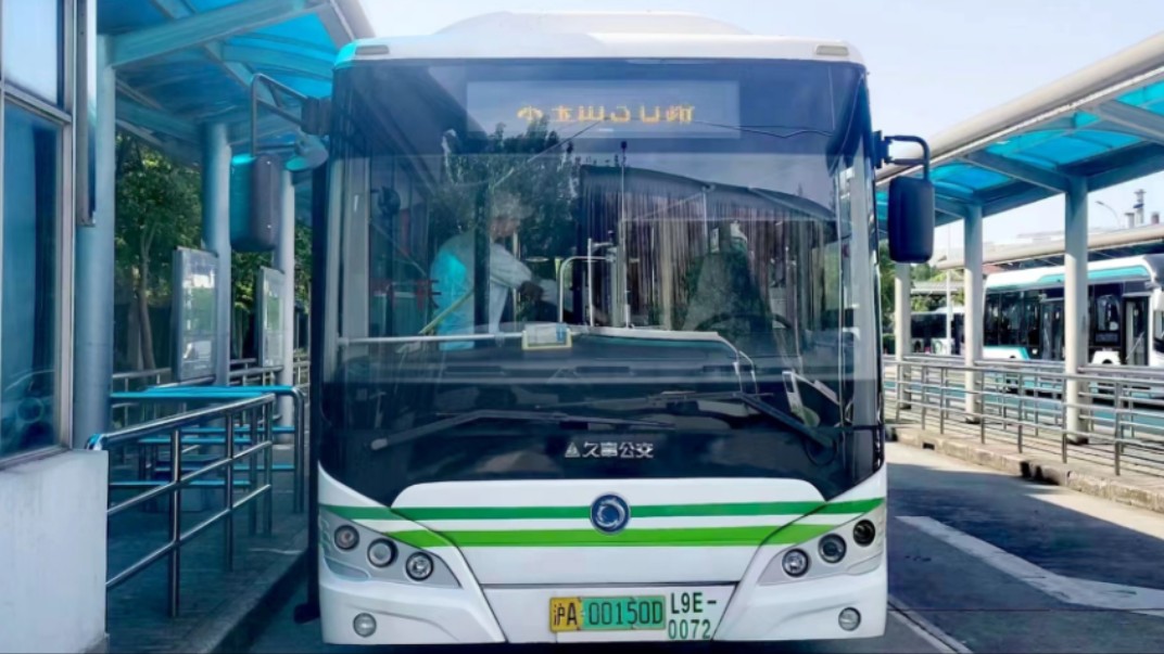 (巴士五公司)上海宝山30路公交车终点出江杨北路绥化路(江杨北路绥化