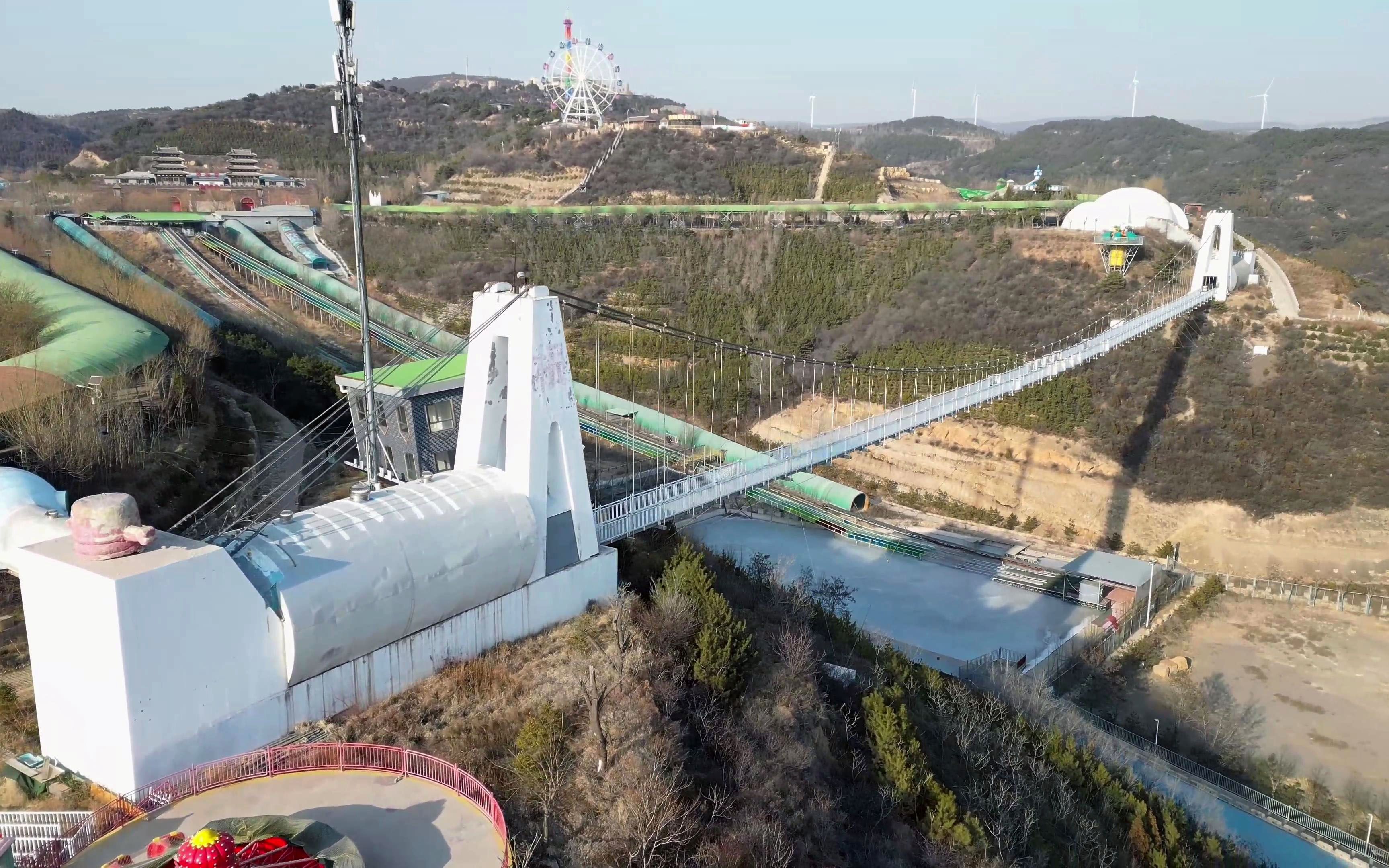 被大火烧掉前程的台骀山景区远处山顶上还有景点,比想象中还要大