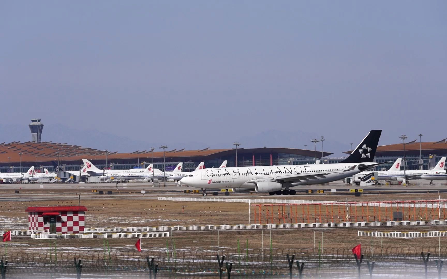 中国国际航空a330200b6093星空联盟彩绘起飞pek跑道36r