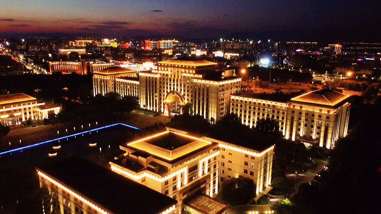 当地人称为白宫,不比美国白宫建筑差,航拍云南红河哈尼族自治州,而且