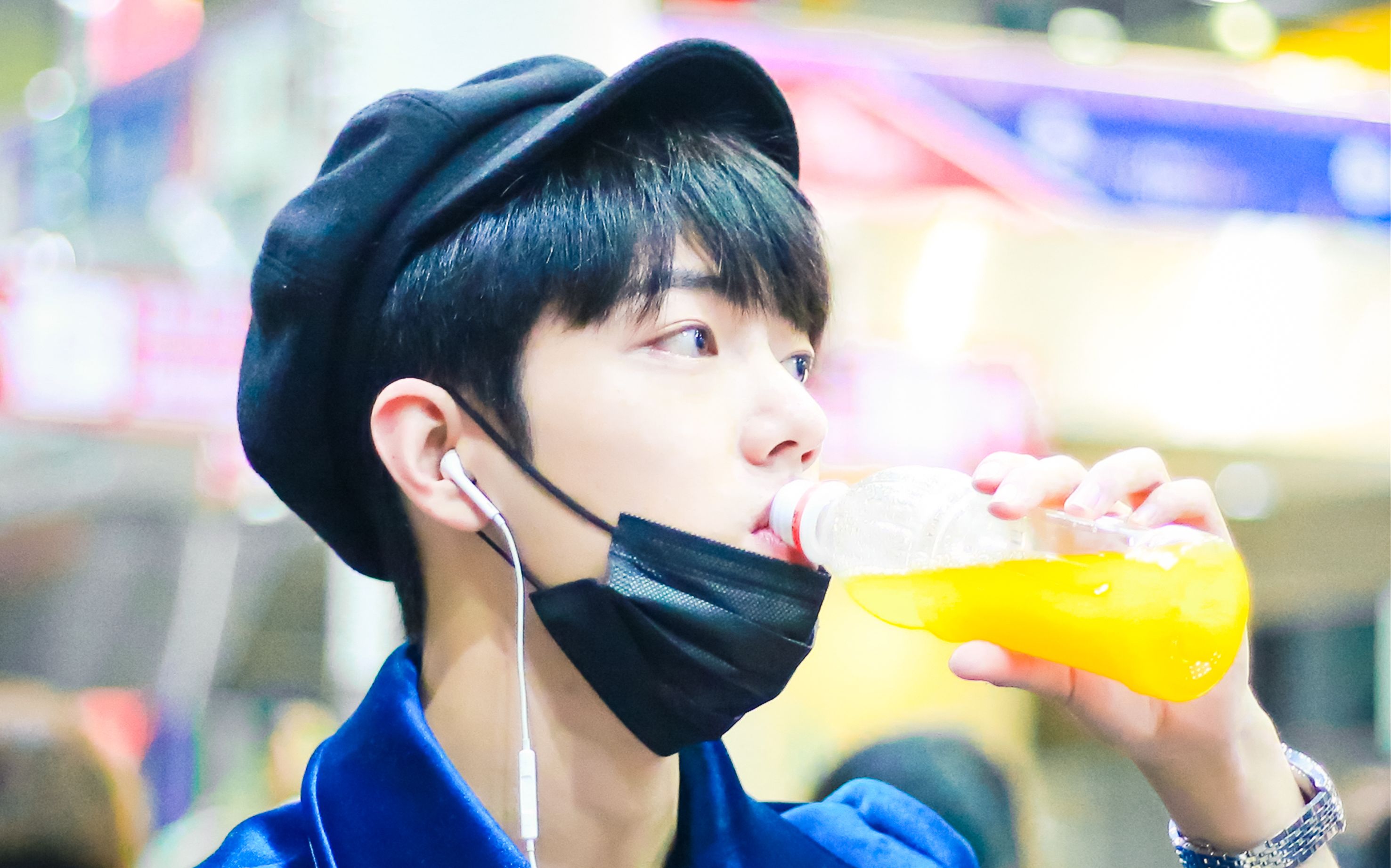 到微信 收藏 用手机看离线看更方便 170101澳门国际机场 出发 肖战