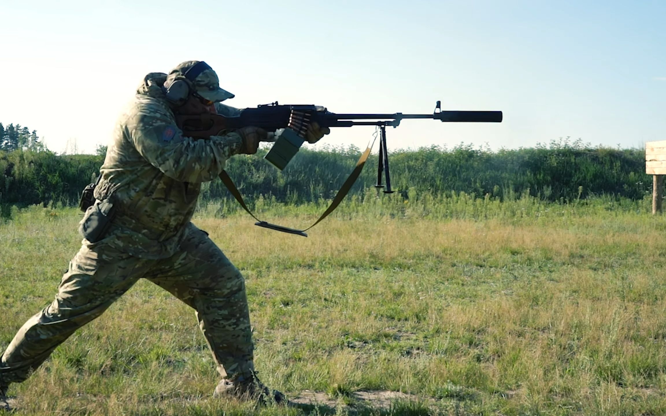 新型机枪弹链盒适用于pkm和pkp pecheneg机枪.如何站立射击!