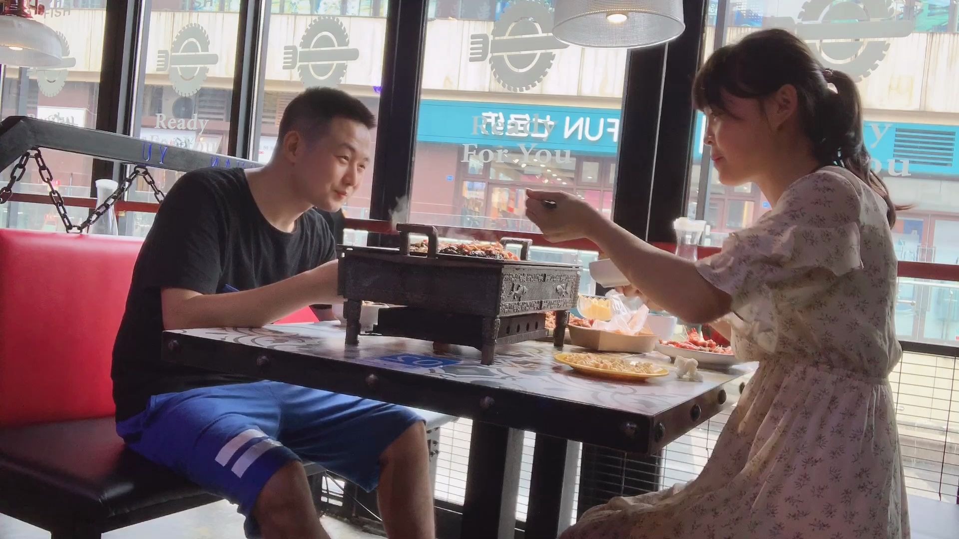 去县城接相亲男回农村吃饭时的行为让圆子很意外看他靠谱吗