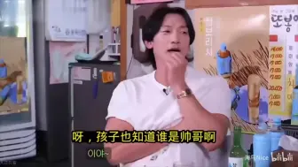 Download Video: 哈哈哈，李秉宪女儿看到宋承宪立马不哭了！还装害羞起来…