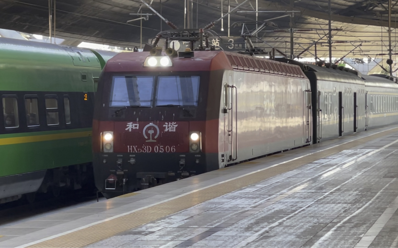 【铁路】北京站 k340(佳木斯-北京)进站 本务机车hxd3d-0506 d831