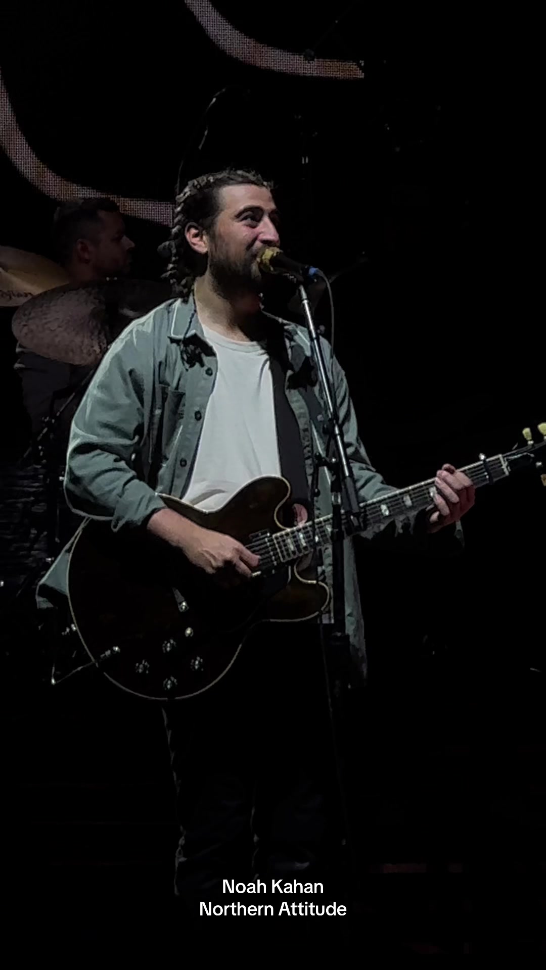 noah kahan以北方的态度住在格拉斯哥