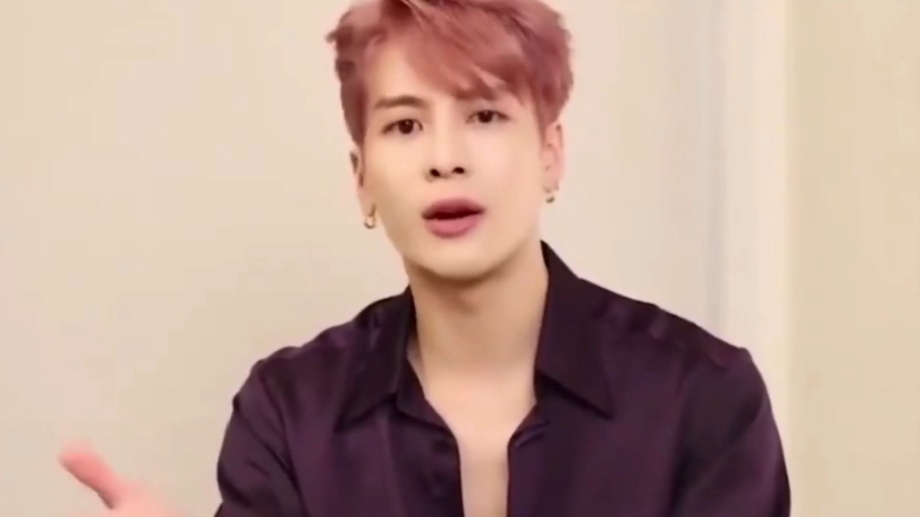 王嘉尔罕见谈情!自曝恋爱经历太意外!