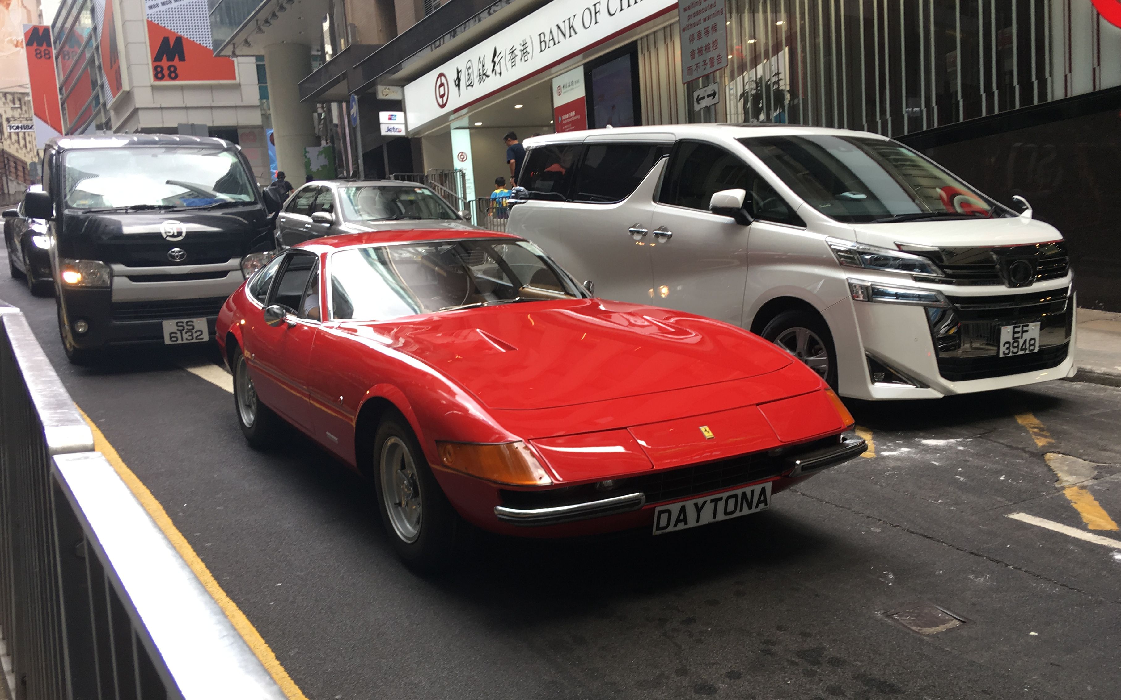 香港街拍红色罕见法拉利365ferrari365gtb4daytona