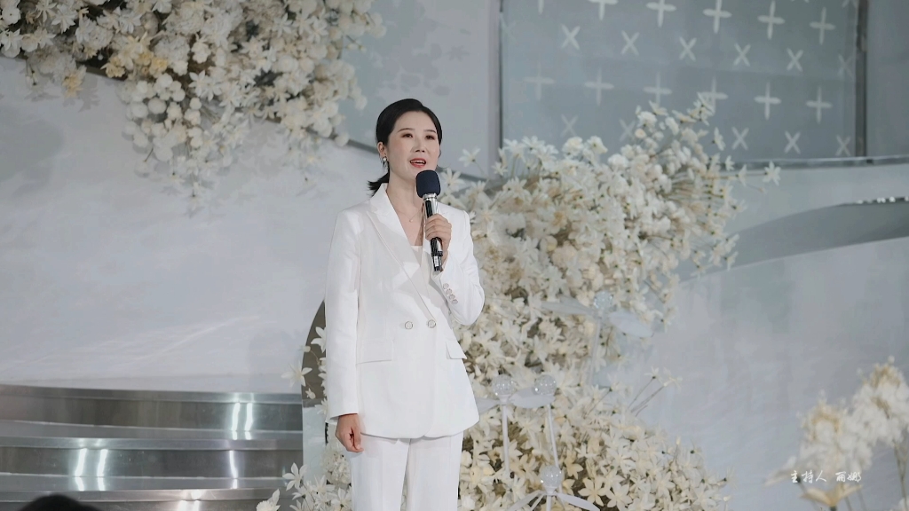 天宝主持人丽娜