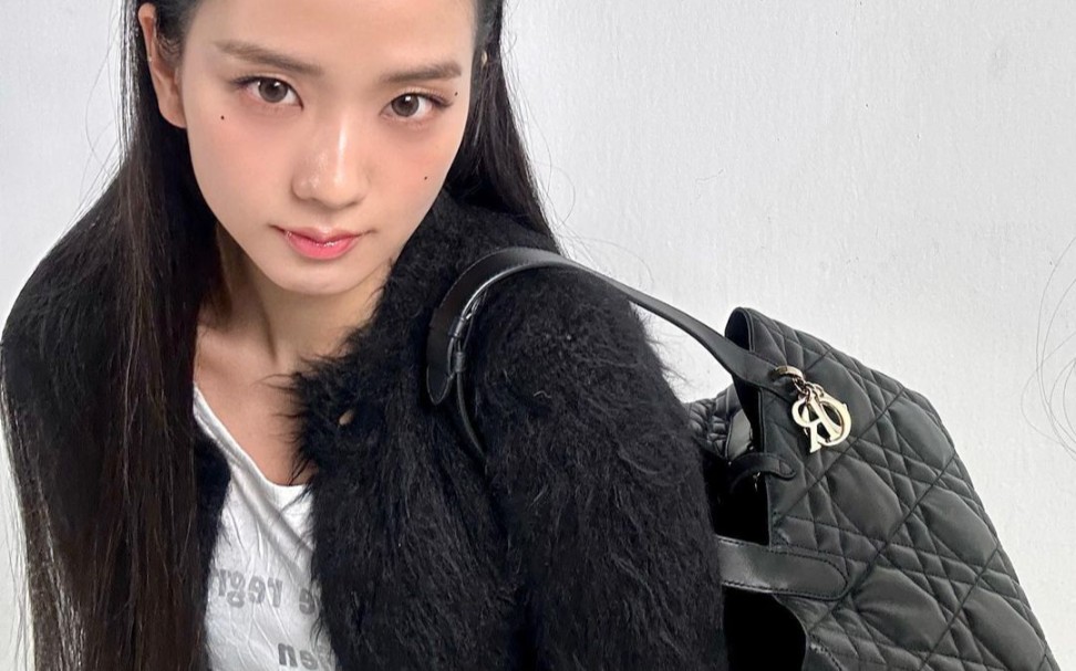 jisoo最新ins动态 秀秀姐elle杂志新妆造好飒!