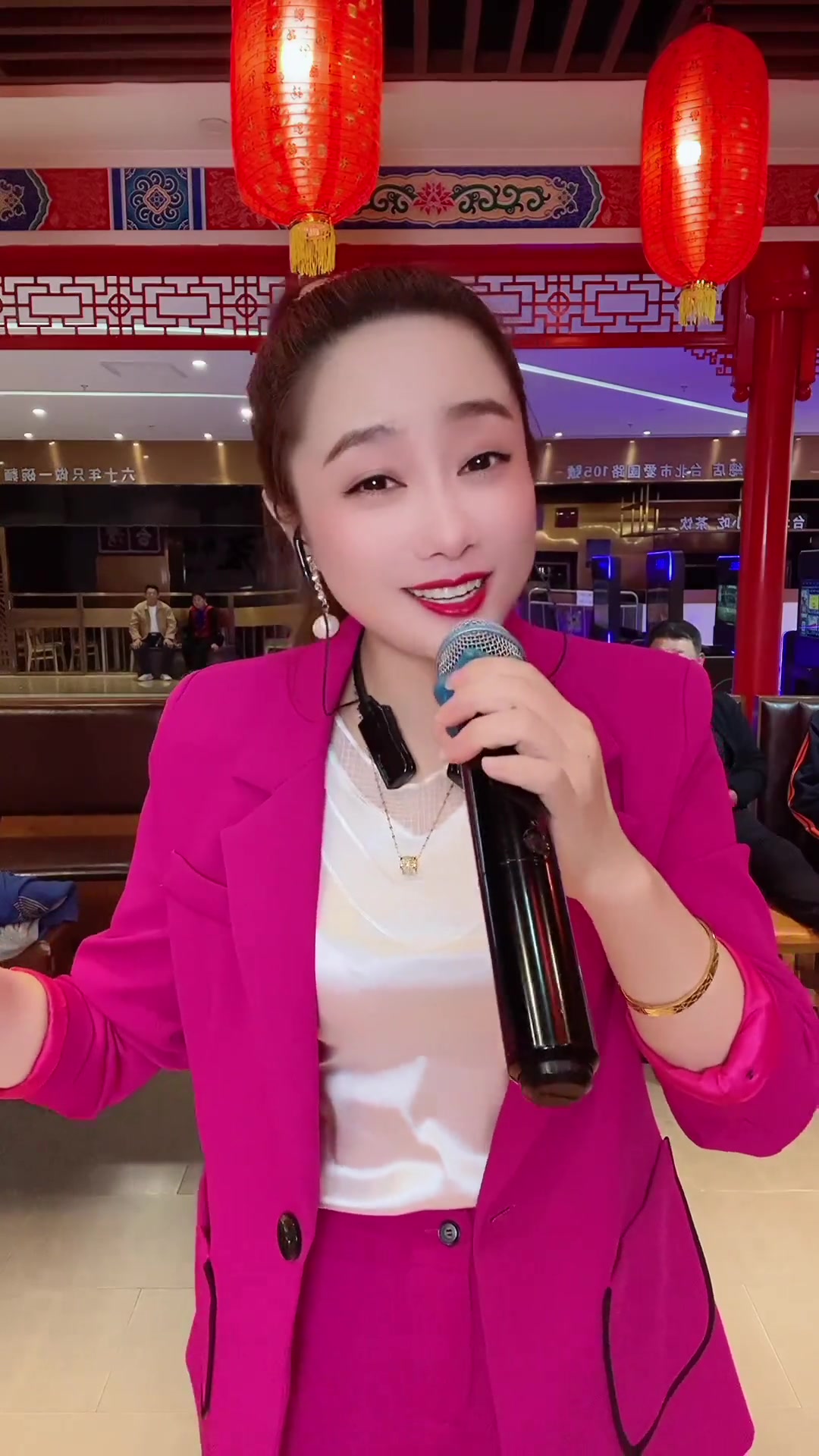 鞍山大晨辰大晨辰招牌笑容真人真唱户外唱歌