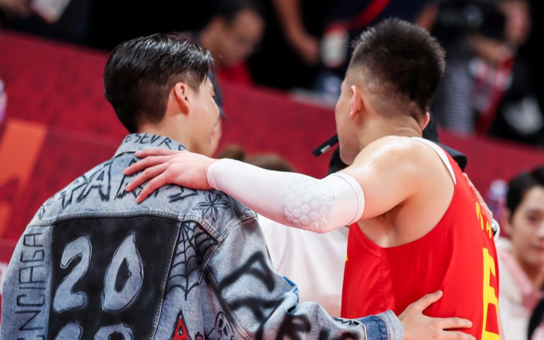 【艾草】【李易峰郭艾伦】20190831发糖 篮球world cup_哔哩哔哩 (゜
