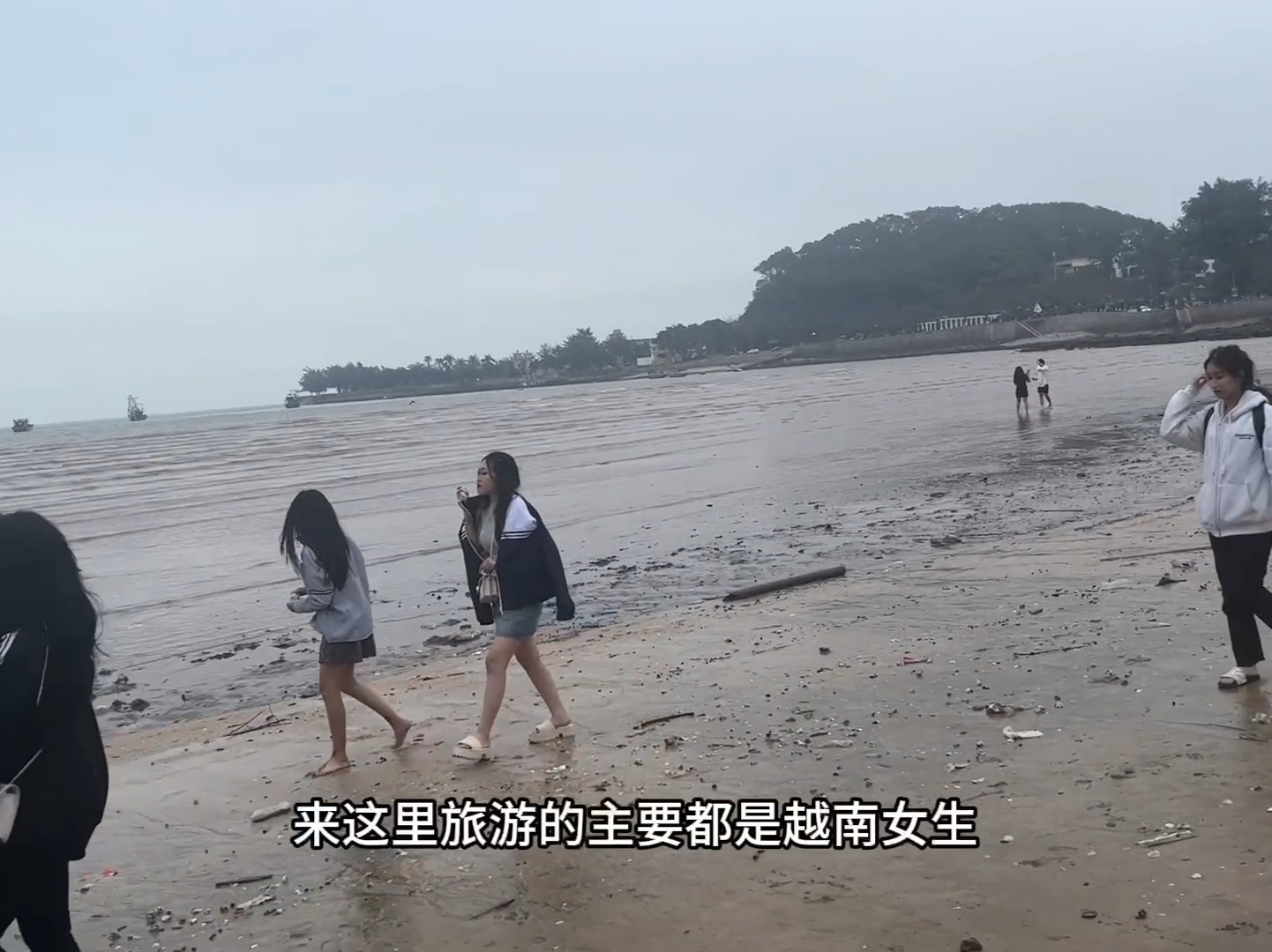 越南海防涂山有很多越南美女,她们来这里干什么?