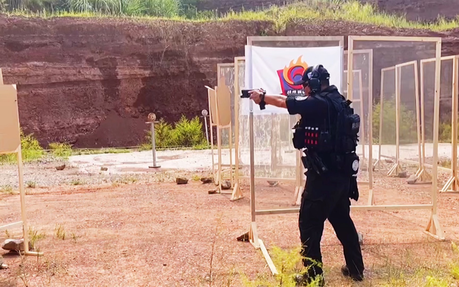 实弹训练场景射击