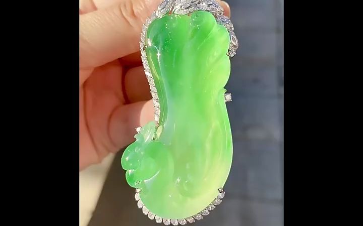 天然缅甸玉石a货老坑高冰种晴绿翡翠凤凰吊坠 18k金钻石豪华镶嵌