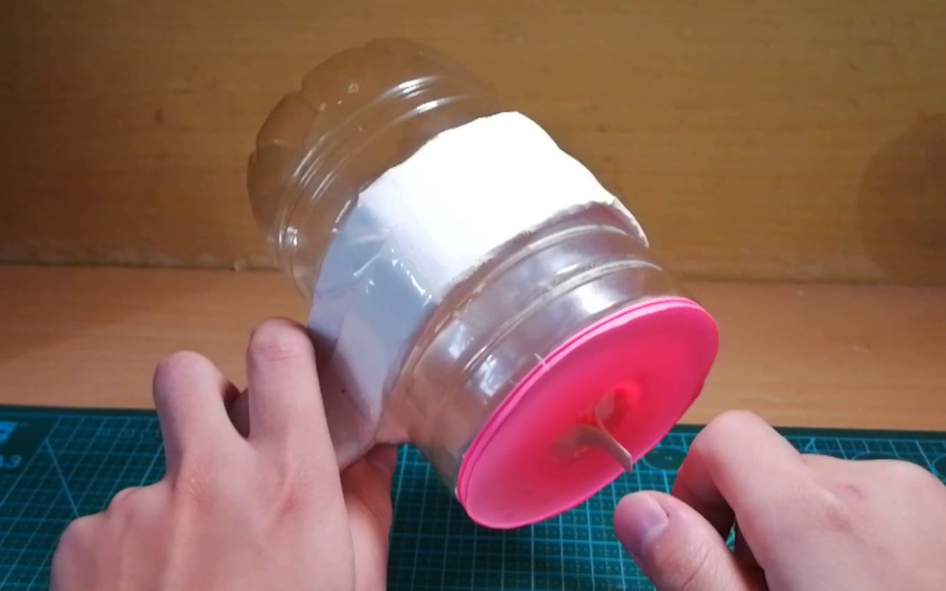 教你制作哆啦a梦的空气炮