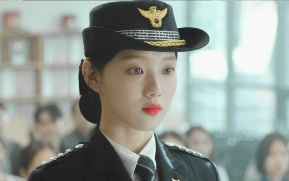 李圣经小姐姐演警察～好帅气