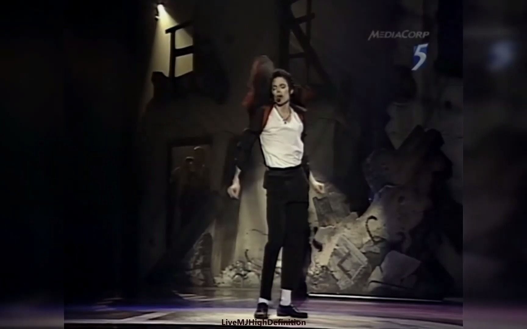 [图]Michael Jackson - Earth Song (1997 History tour)