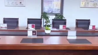 和传统纸标签相比，新型电子桌牌显示具有安全性和保密性！