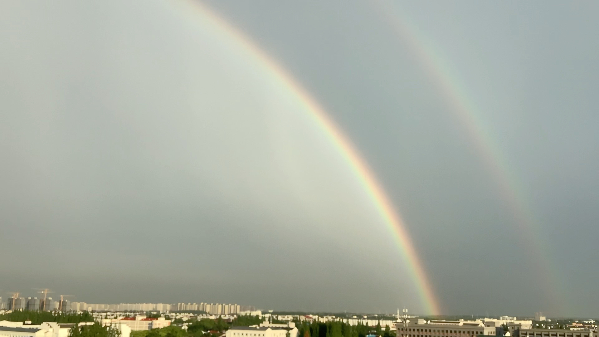 [图]天空：我被彩虹撕开了