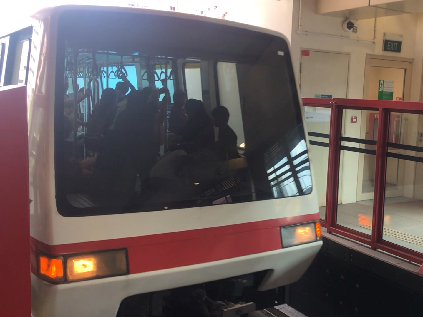 新加坡武吉班让lrt进站蔡厝港