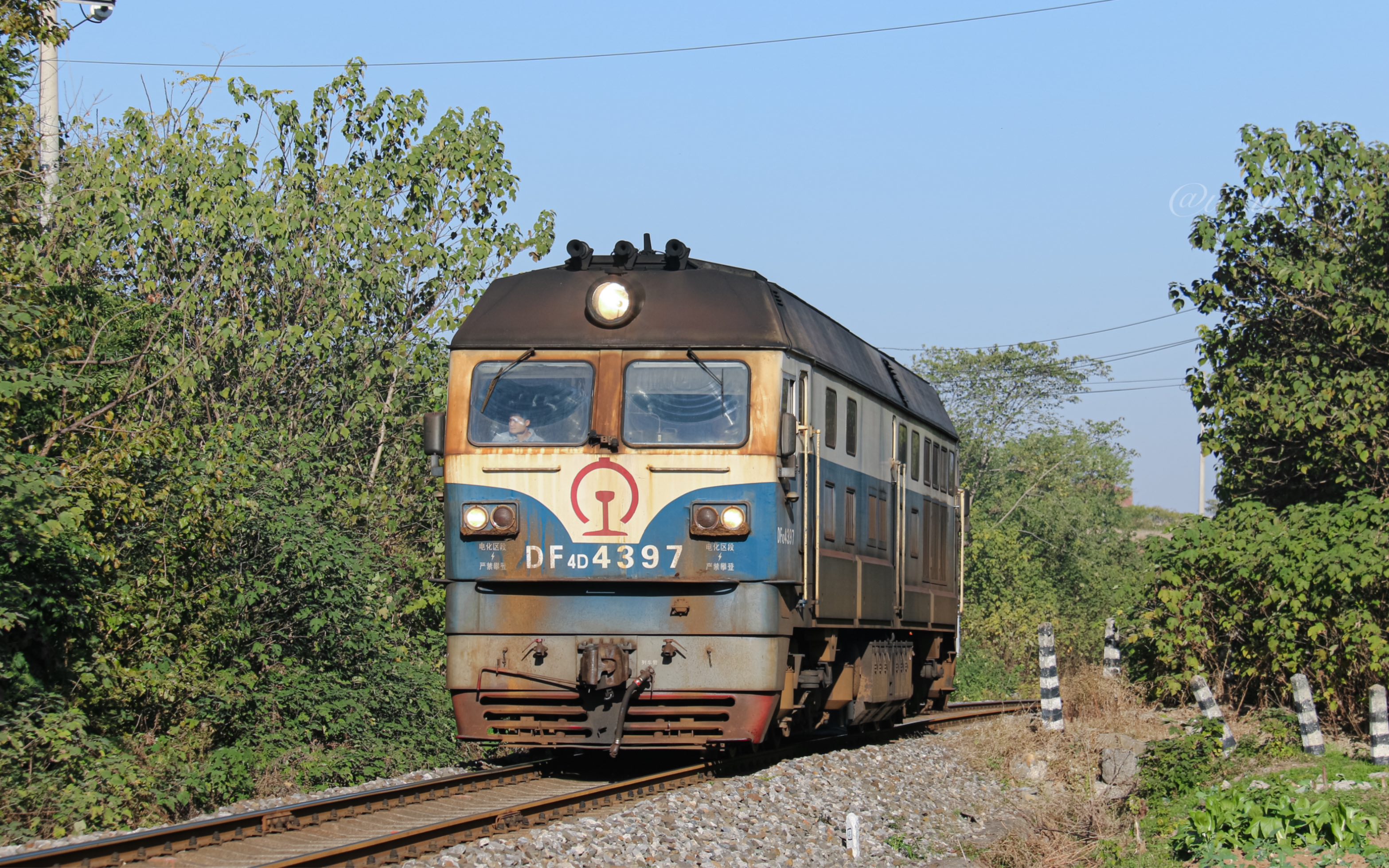 【扬子石化自备车】df4d4397鸣笛通过,有配重块的乌克兰好评!