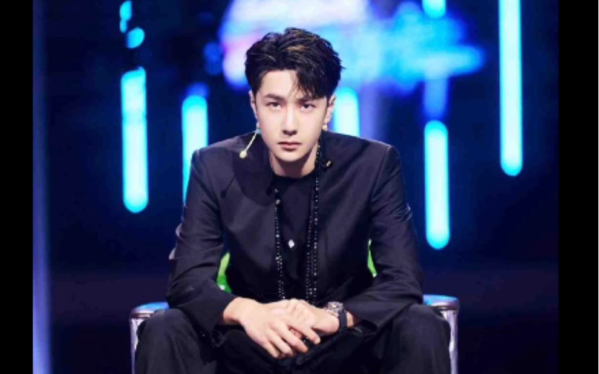 王一博坐姿合集