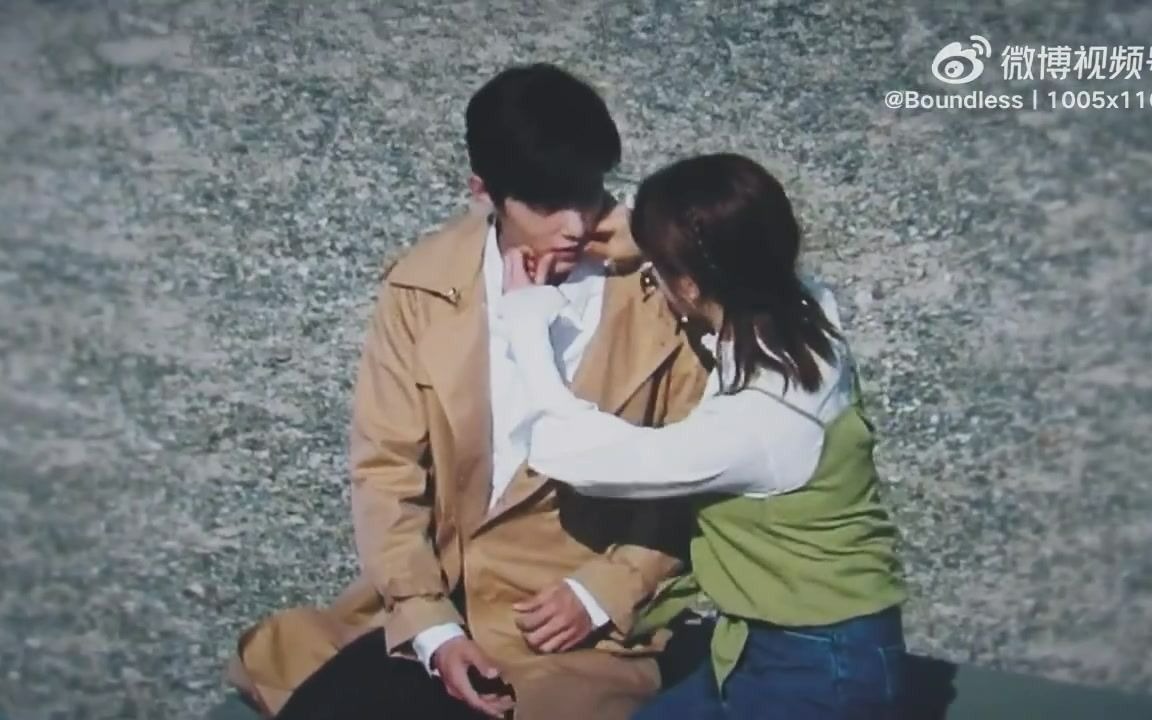 肖战用手点杨紫的鼻子!太苏了啊啊!搂搂抱抱