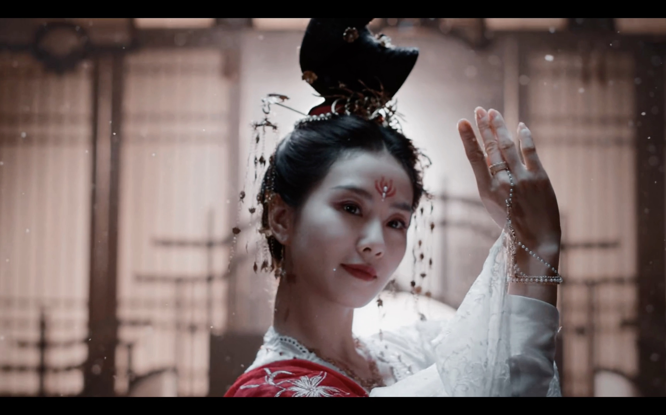 任如意 若曦|刘诗诗 「 如意一舞梦回雪中红梅若曦」