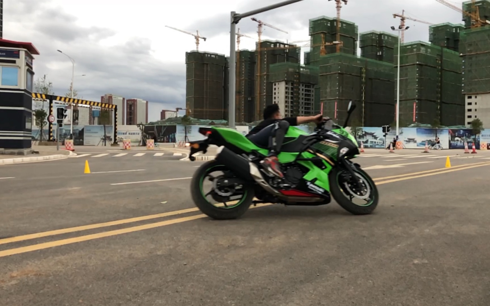 川崎ninja400 压弯练习